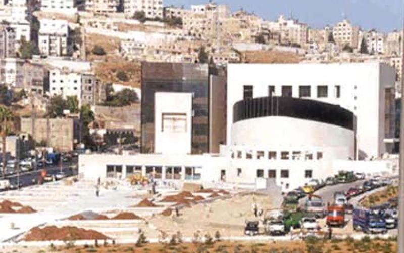 موظفو الأمانة يعتصمون احتجاجا على قيمة المكافأة