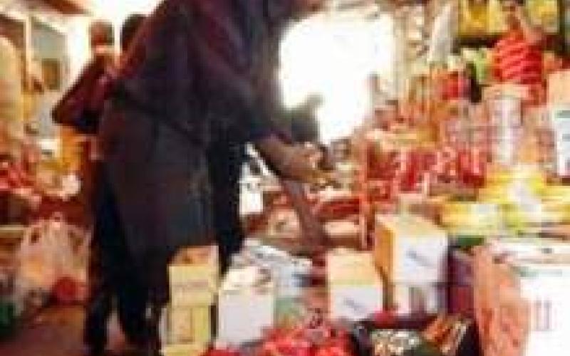 تجار يشتكون من ضعف القدرة الشرائية