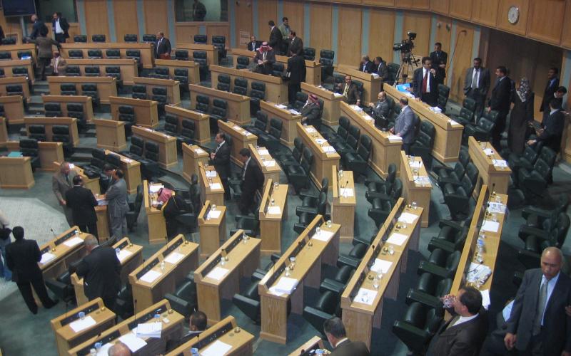 "الإخاء" النيابية في منزل العدوان لاستقطاب مستقيلي "التيار"