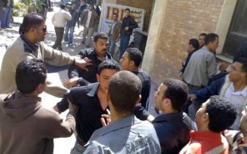 في استفتاء إلكتروني..انتهاكات حقوق العمال يحرج الحكومة