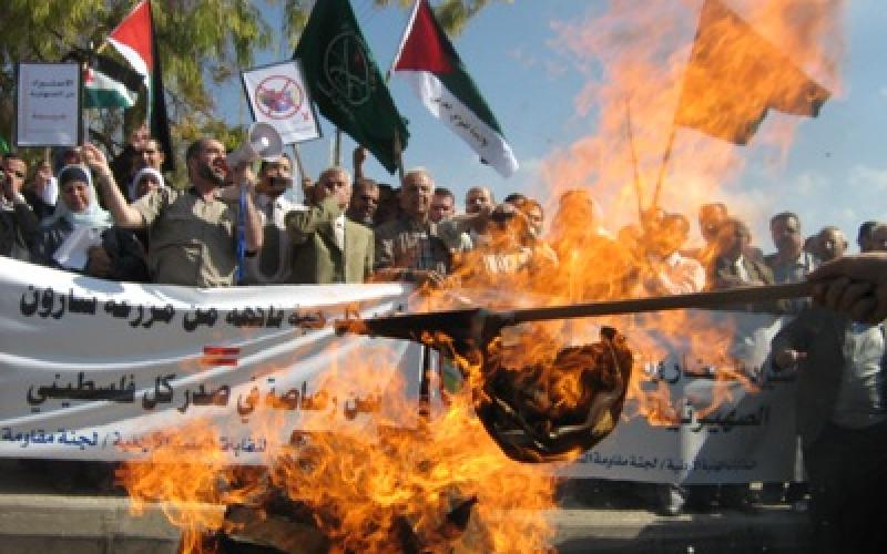 النقابات تعتصم احتجاجا على استيراد فواكة من اسرائيل