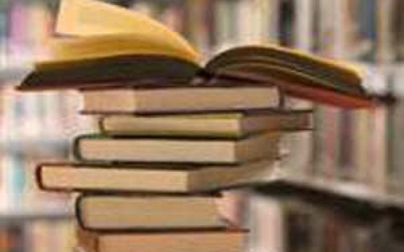 "كتاب لكل نزيل" توزع 12 الف كتابا