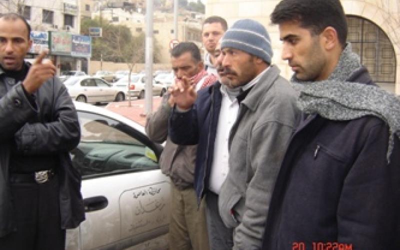 إضراب سرافيس في مجمع رغدان لليوم الرابع على التوالي