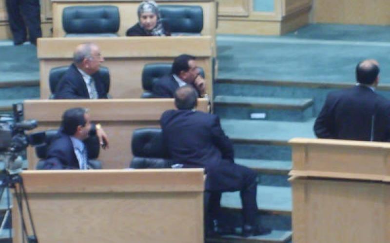 النواب يطالبون بإعادة النظر بالرسوم الجامعية