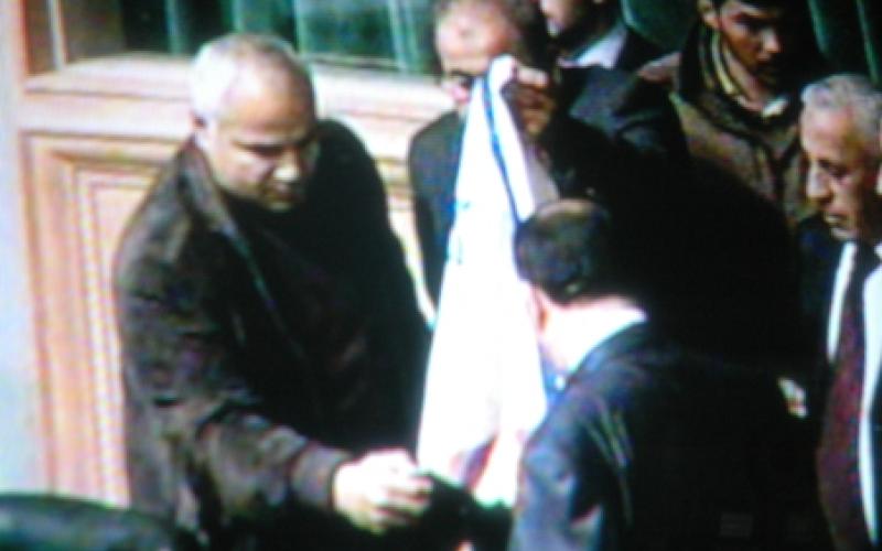 عطية يحرق العلم الإسرائيلي تحت القبة ومذكرة لإلغاء معاهدة السلام