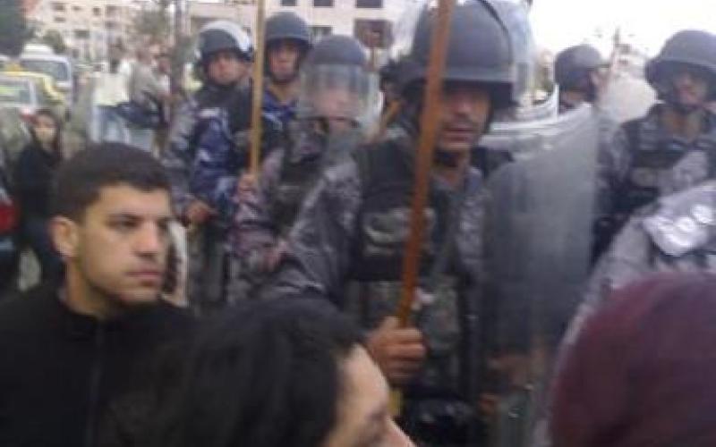 مظاهرات غاضبة وقنابل مسيله للدموع في مخيم الحسين