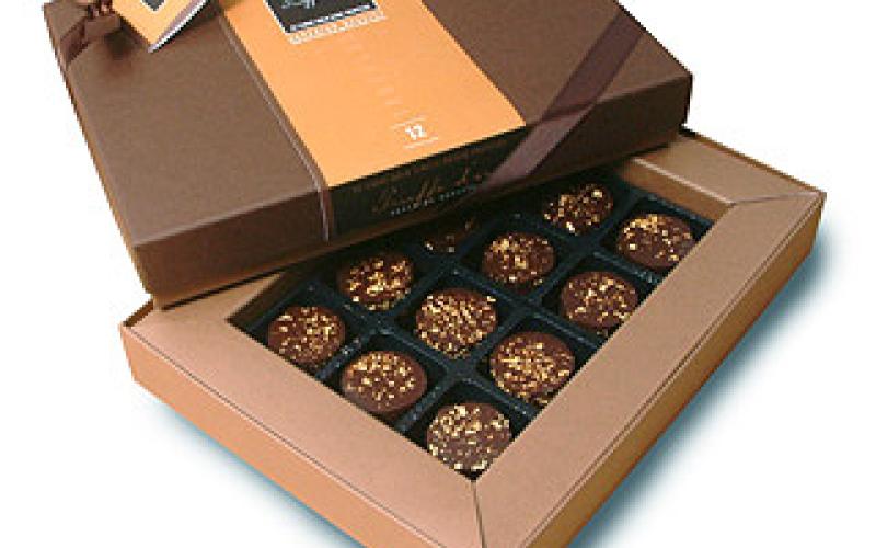 حركة اليسار توزع 4 الاف كرت تهنئة "لانتصار غزة"