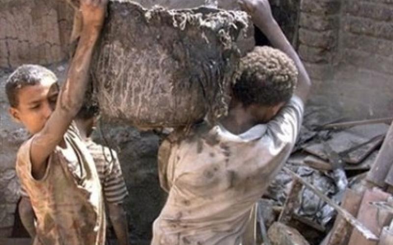 أطفال على ذمة الحياة