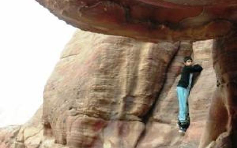 وفاة مواطن إثر سقوطه عن منحدر