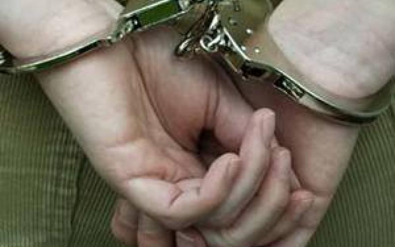 القبض على شابين رشقا طالبتين بماء النار