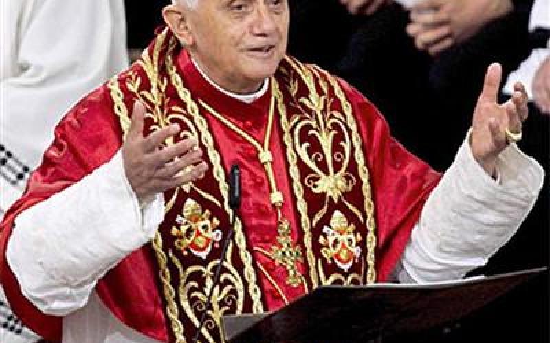 البابا يرأس قداسا في ستاد عمان