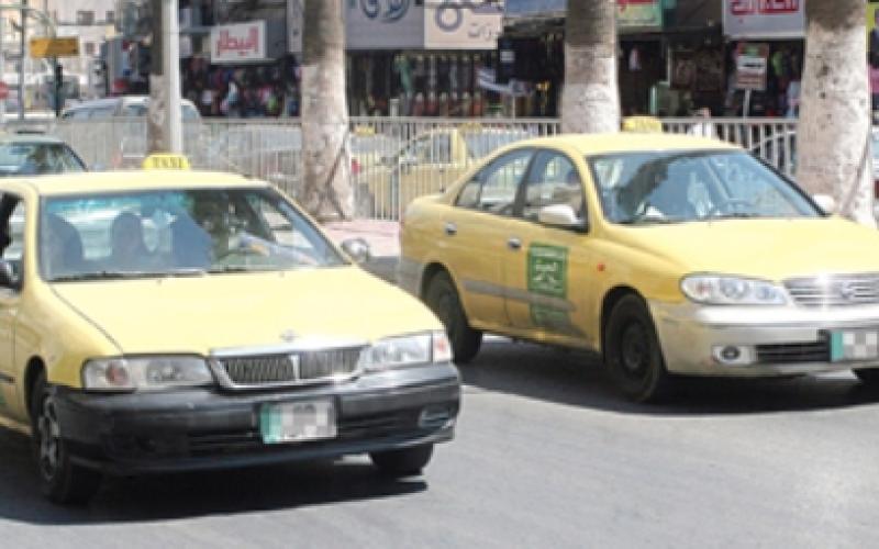 سائقو تاكسي ..مذيعون يوم الاستقلال