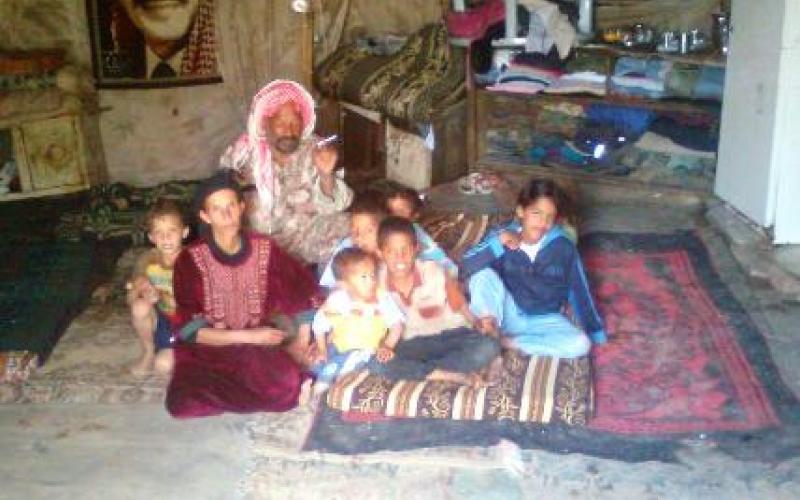 في اربد..عائلة تسكن في كهف منذ 22 عاما
