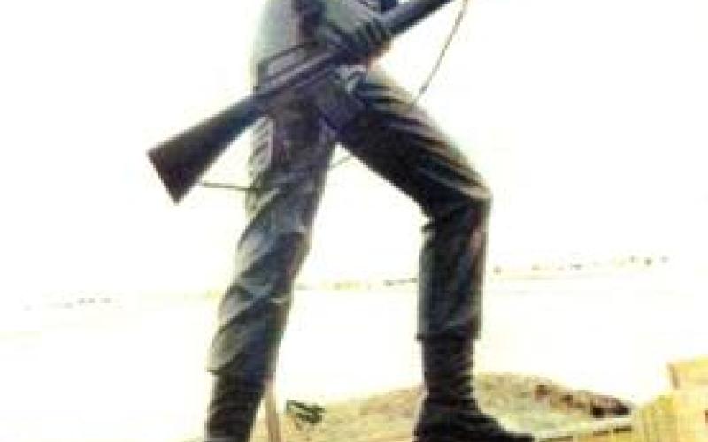 صرف إكراميات نقدية لأسر شهداء الأمن العام