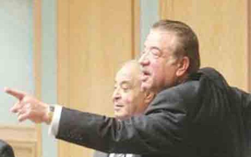 الدغمي يتهم مدير مخابرات وحكومة 2002 بالفساد وتهريب النفط