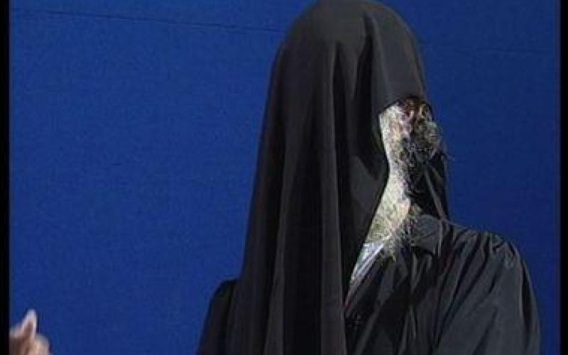 إحذر..رجال يرتدون النقاب بهدف السرقة