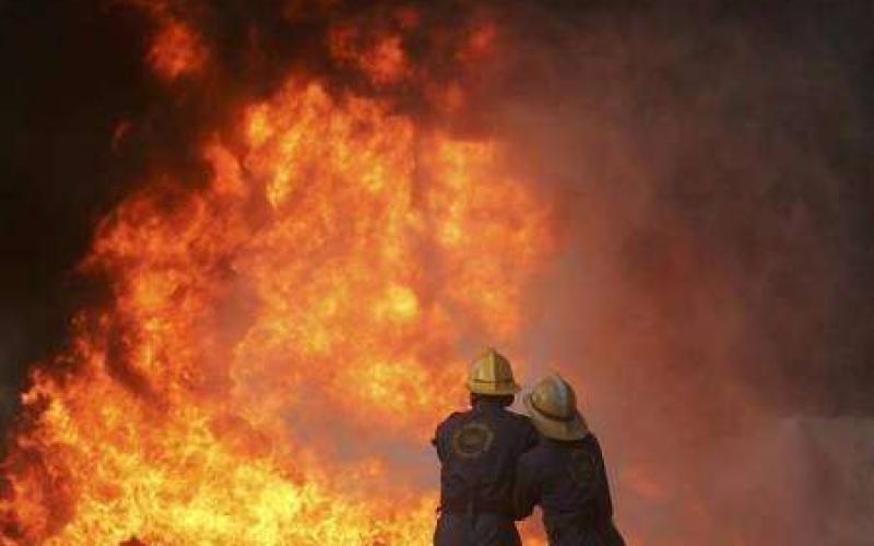 إخماد حريق مستودع بالرمثا