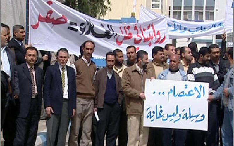 عاملون في الاونروا يرفضون تقليص الخدمات