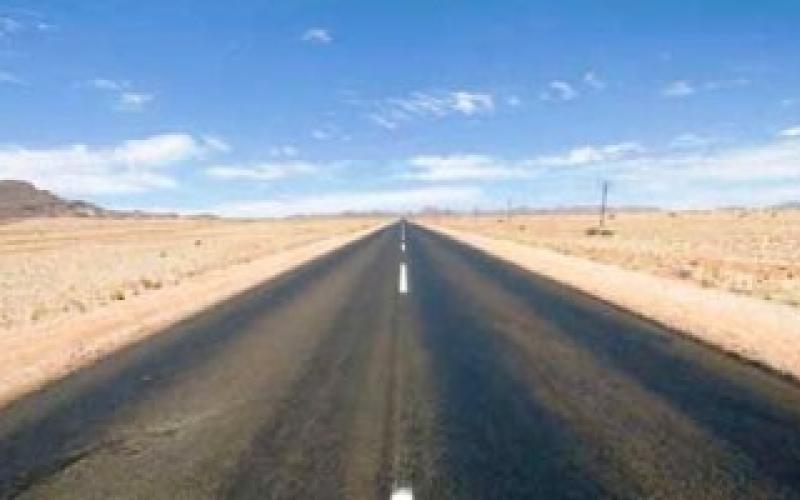 تعبيد الطريق الصحراوي ..بعد 25 عاما على إنشاءه