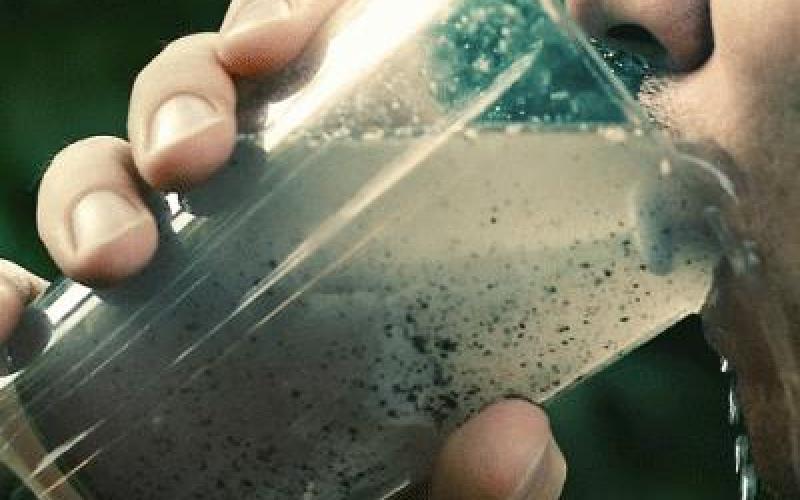 مواطنون يلجأون لقناة الملك عبدالله لري ظمأهم