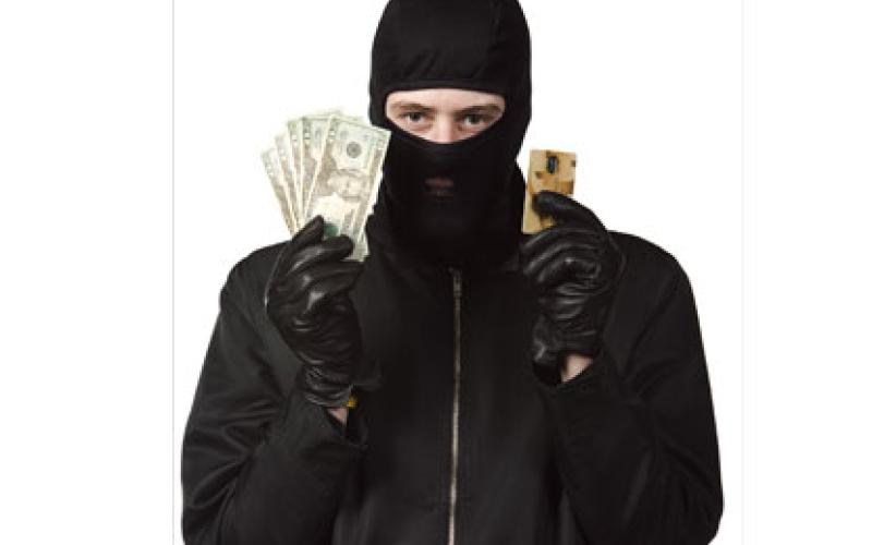 إحباط عملية احتيال على امير سعودي في عمان