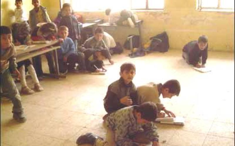 طلاب في الشونة يضربون احتجاجا على اكتظاظ الصفوف