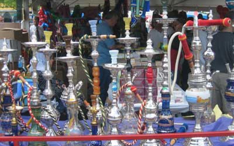 أنفلونزا الخنازير تجبر عشاق الارجيلة على استخدام "برابيش" بلاستيكية