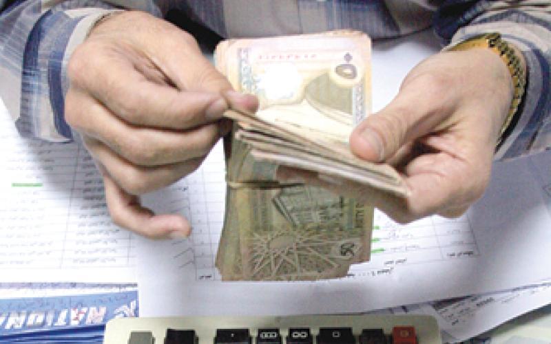 عام على الأزمة.. تراجع في العقار وركود في الصادرات