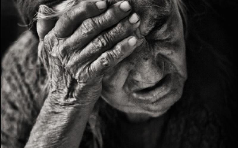 قصص أمهات تخلى عنهن أبناؤهن