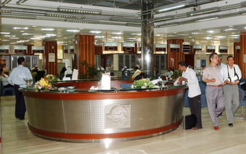 خدمة العملاء: عملاؤه وموظفوه ينتقدونه ومسؤولوه يمتدحونه