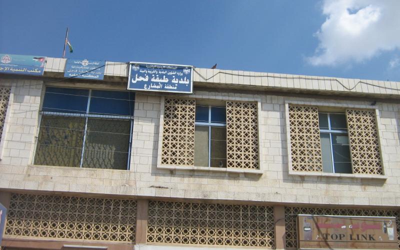 لجنة تحقيق لتأكد من تجاوزات مالية وإدارية في بلدية طبقة فحل