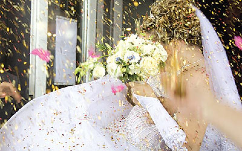 مواقف طريفة من حياة العرسان..عروس وأرجيلتها على الكوشة..والدفاع المدني ينقل عروس..والشرطة تنقل العريس