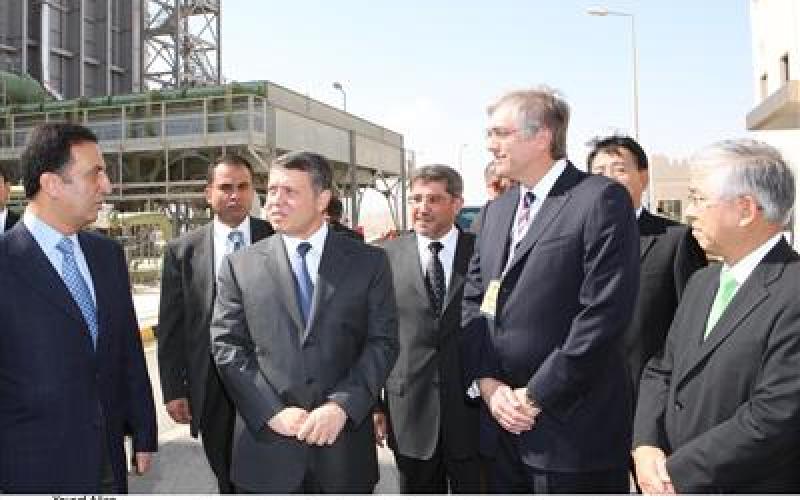 الملك يدشن محطة كهرباء شرق عمان