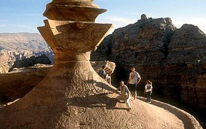 سقوط سائحة عن مرتفع في البترا