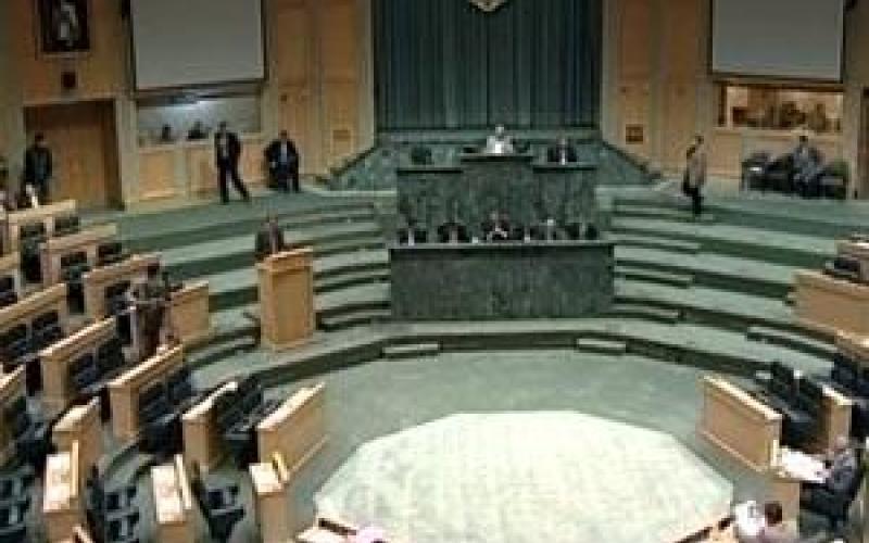 نواب يحزمون أمتعتهم من المجلس