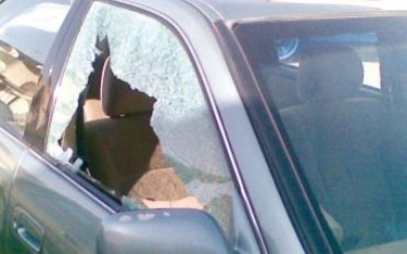 إلقاء القبض على متهميْن بتكسير مركبات في إربد
