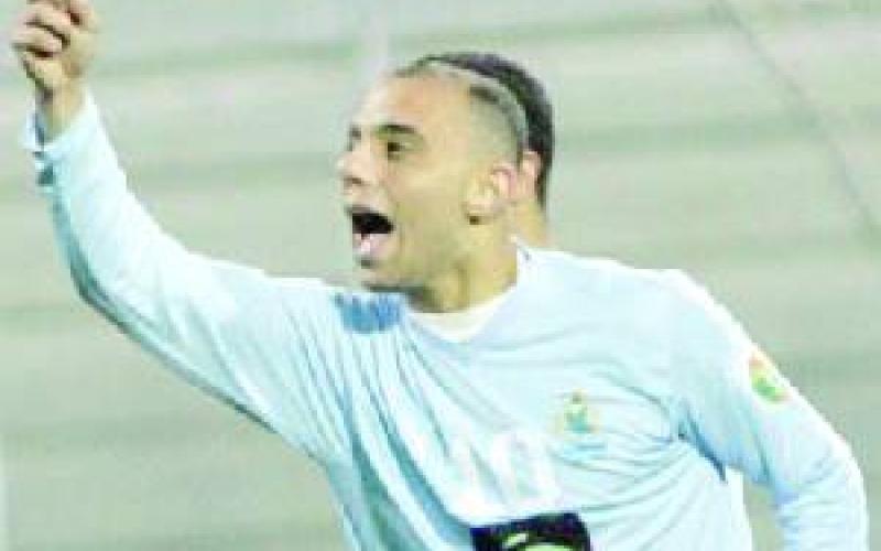 أنظار اليونان تتجه لمؤيد أبو كشك