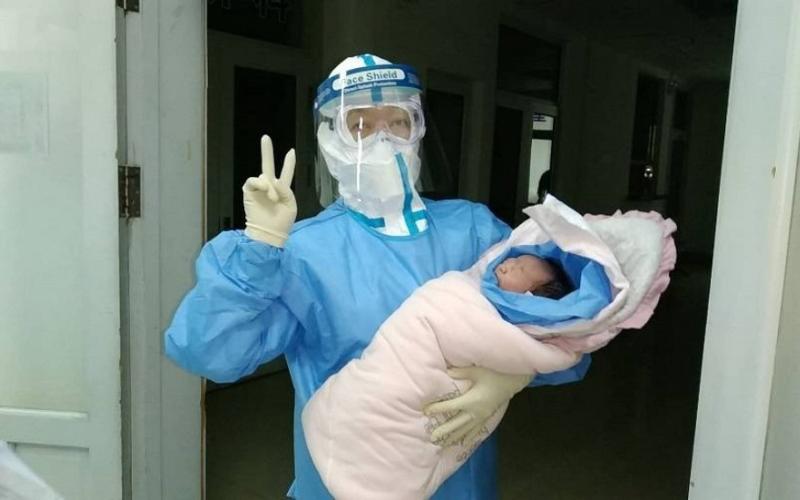 ولادة طفلة من أم مصابة بالكورونا في اربد
