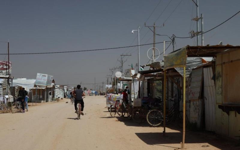 شارع السوق في مخيم الزعتري للاجئين السوريين في ظل حظر التجوال (المفوضية)