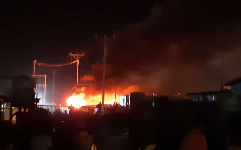 حريق في سوق مخيم الزعتري 3-5-2020 (تصوير محمد السعدي-صفحة لاجئ)