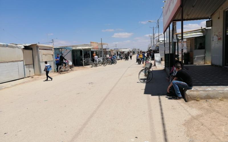 شارع الشانزيليزيه في مخيم الزعتري للاجئين السوريين (عمان نت)